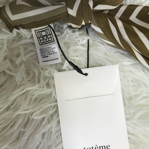 Toteme Silk Scarf - Picture 4 of 11